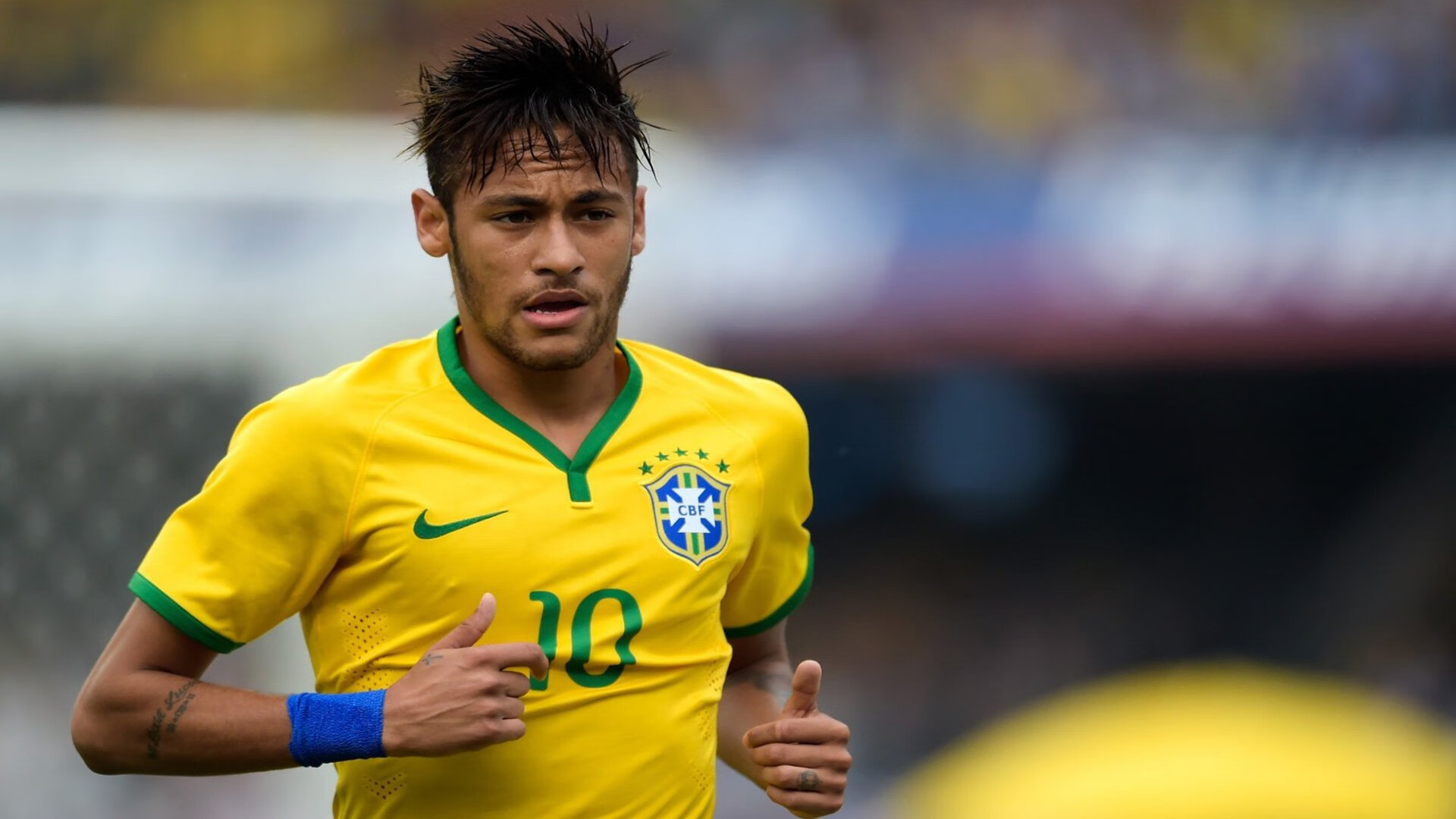 AYX体育-中场组织发挥稳定，为前锋输送好球，足球中场前锋