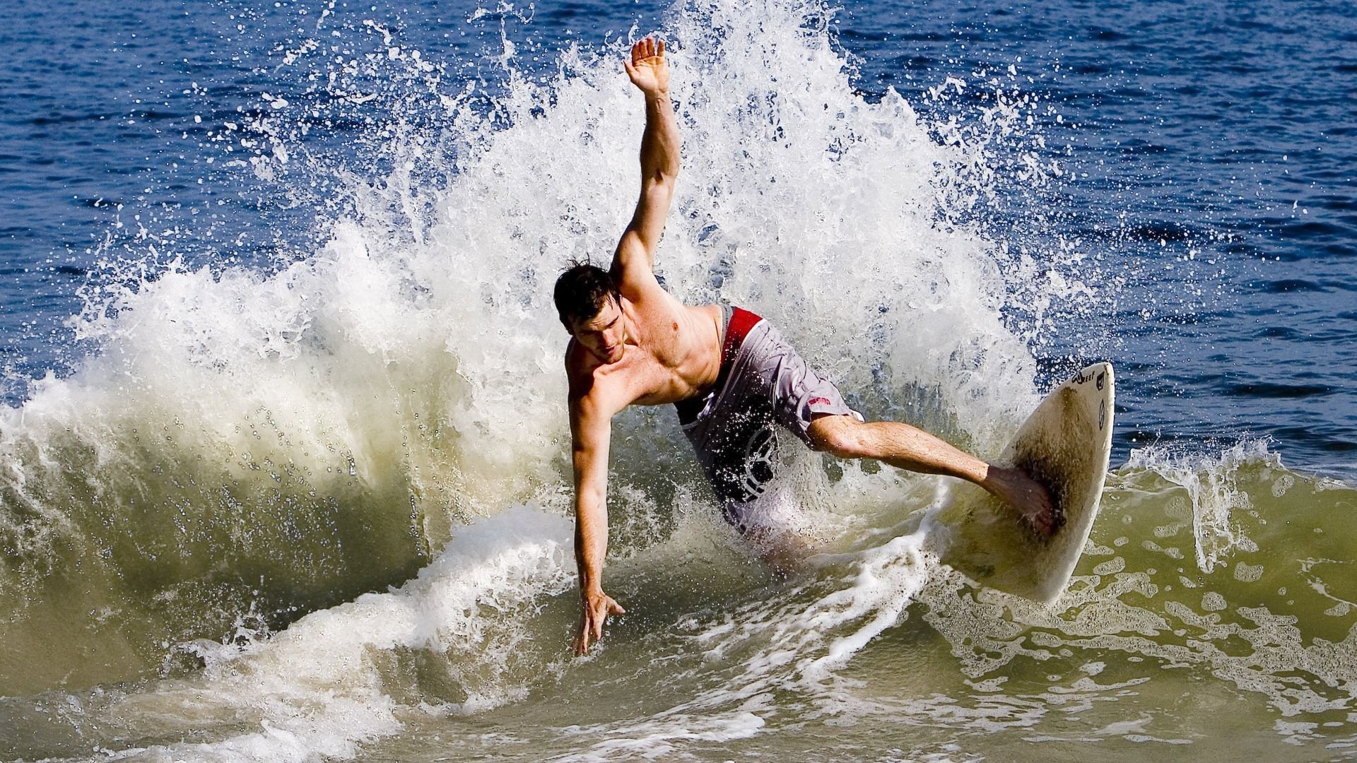 奥卡拉汉赛场表现赢得观众喝彩,奥卡汉贾